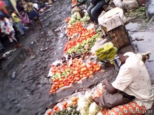 Marchés de Gambela et Selembao : L&rsquo; exposition des aliments au sol, une pratique courante assortie d&rsquo;un risque pour la santé publique