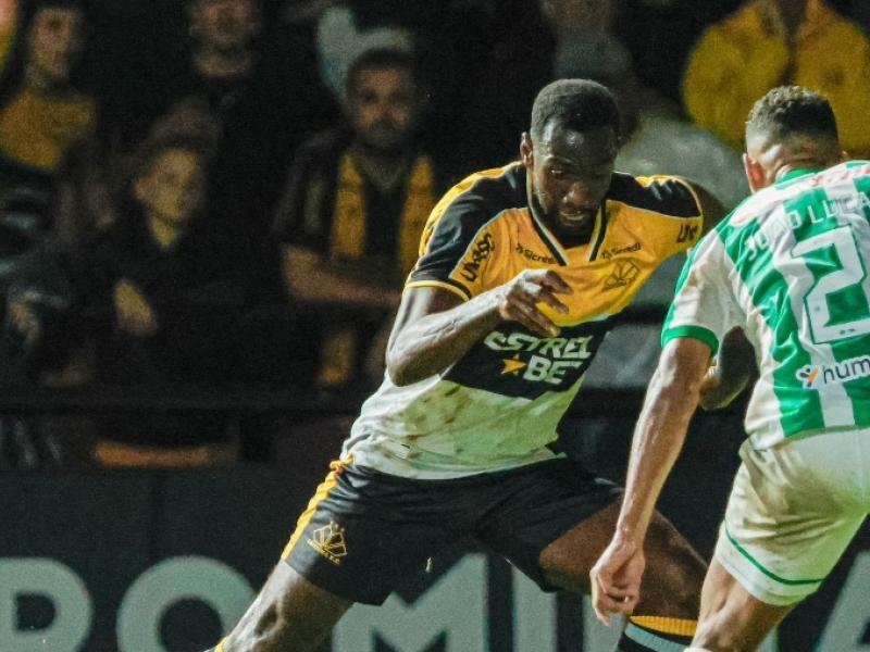 D1 Brésil: Yannick Bolasie a fait ses débuts officiels avec le Criciuma Esporte Clube 