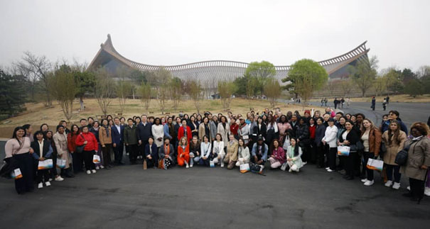 Visite insolite immersions, expos, rencontres : Femmes diplomates et journalistes à l’assaut de l’agenda culturel du  » train pour le printemps » Yanqing-  Pékin