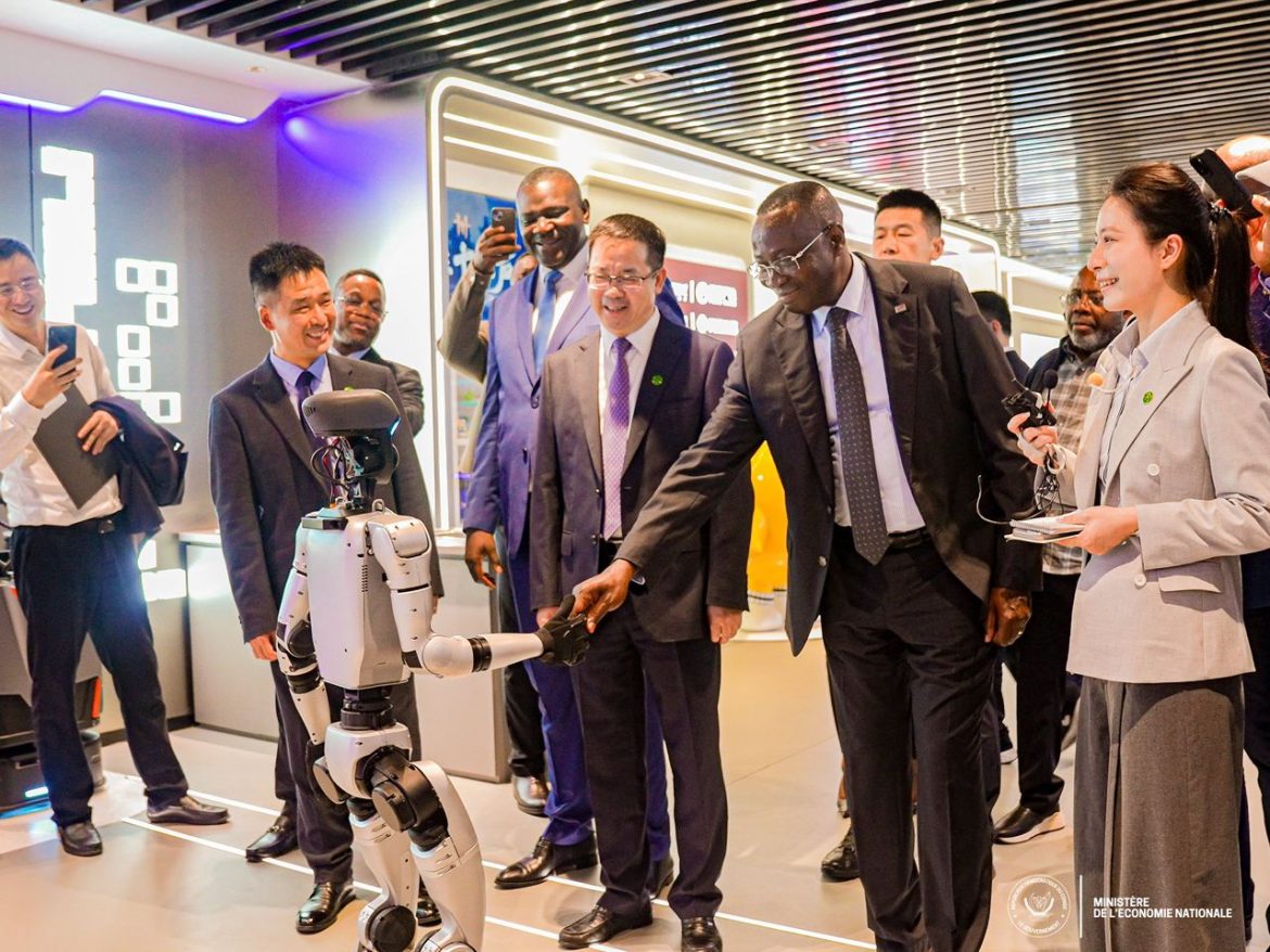 Coopération sino-congolaise : le ministre Mukoko Samba explore les pôles technologiques de Jinhua et Yiwu