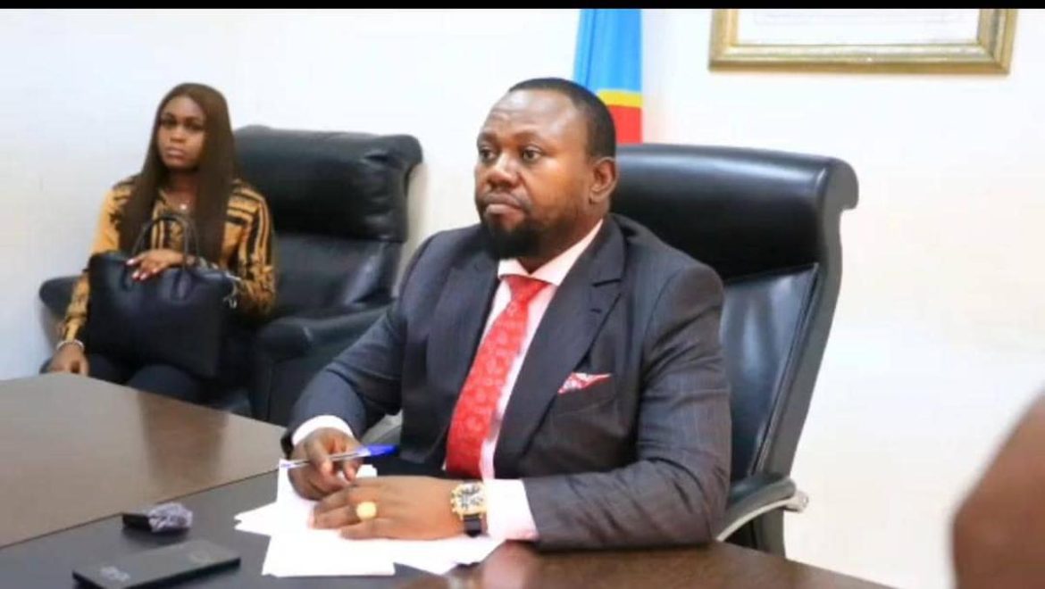 De nombreux ouvriers exposent leurs difficultés au ministre Samuel Mbemba