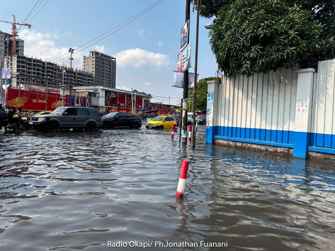 Fortes pluies, inondations et érosions paralysent Kinshasa